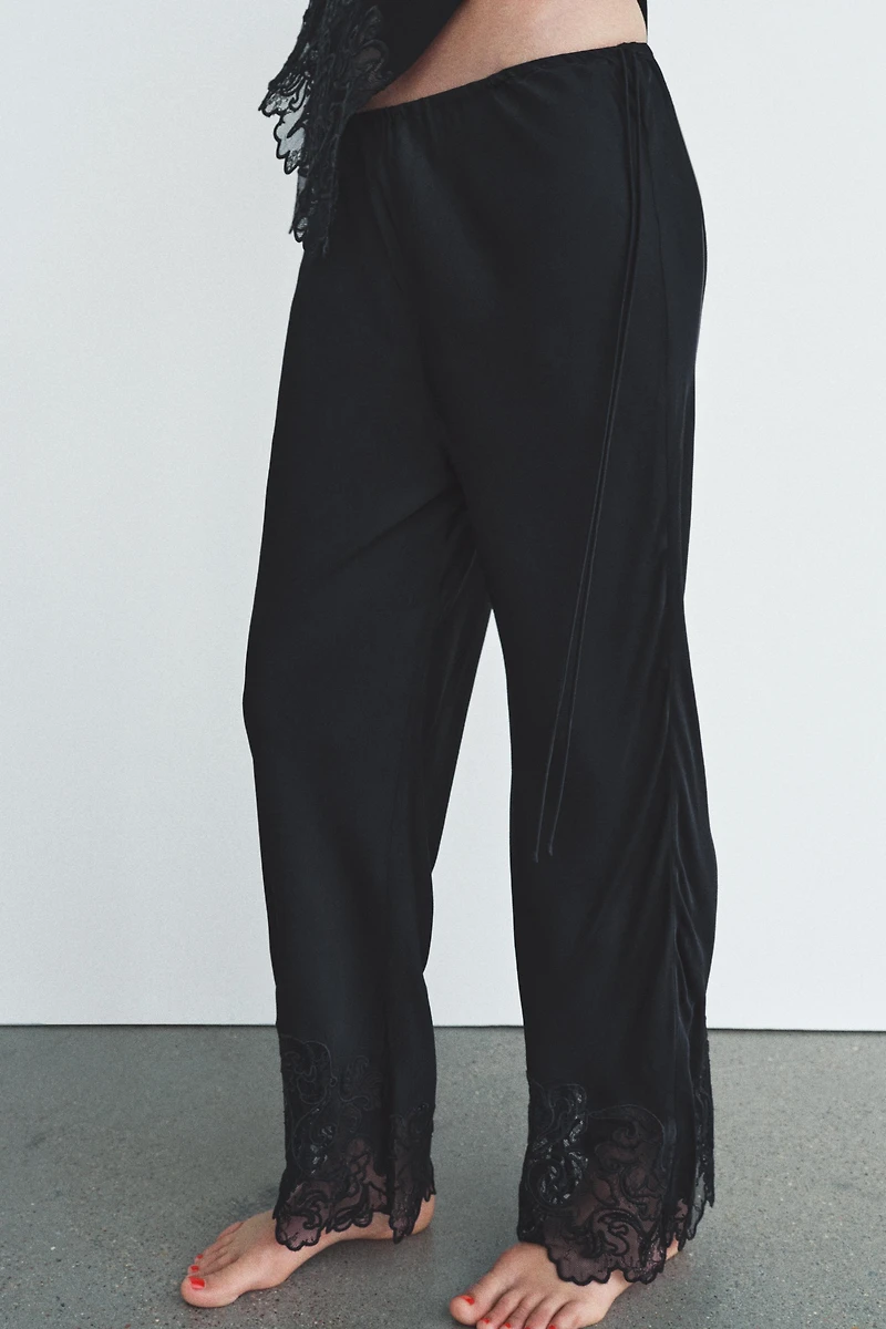 PANTALON EN VISCOSE 100% BRODÉ