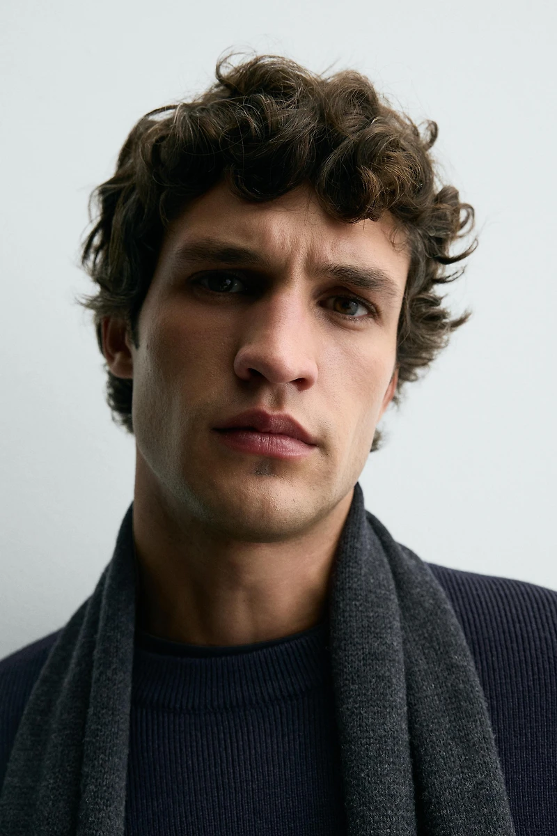 PULL STRUCTURÉ AVEC LAINE