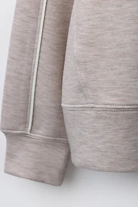 SWEAT DE SPORT À LISERÉS EN CONTRASTE