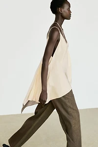 Asymmetric strappy flowing top