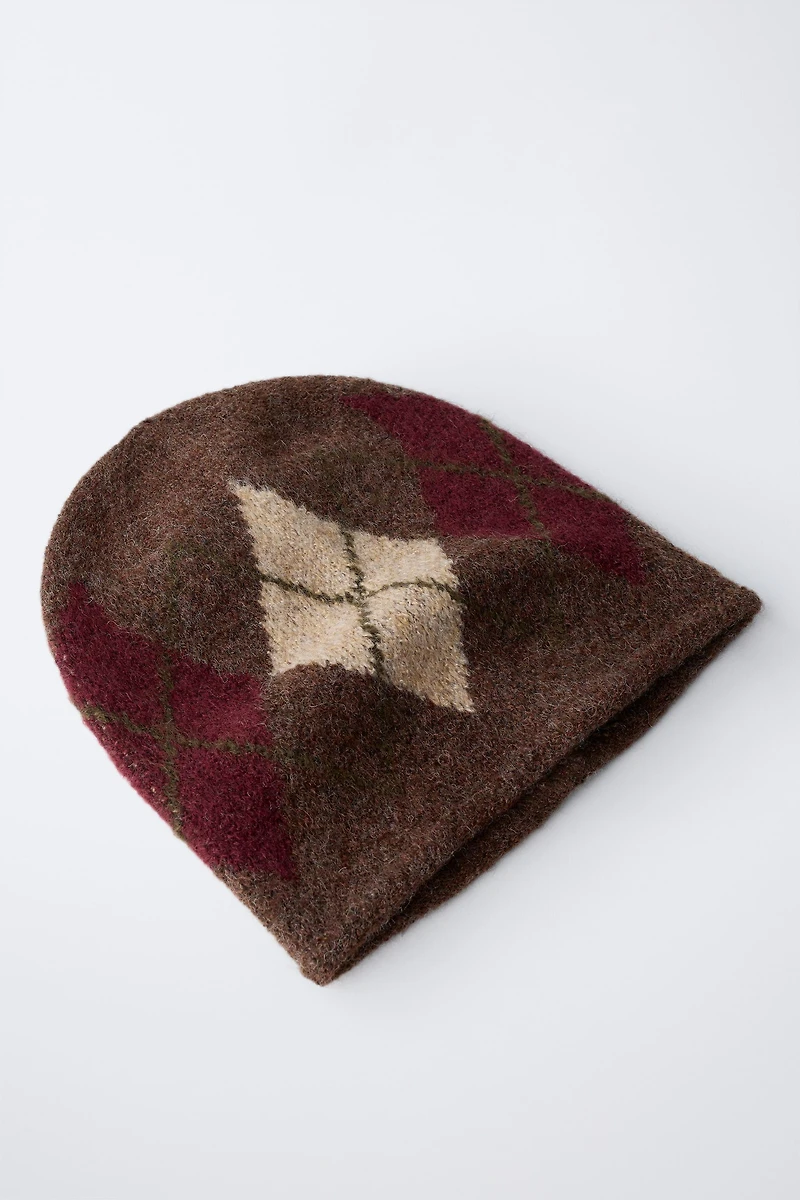 BONNET EN MAILLE À LOSANGES