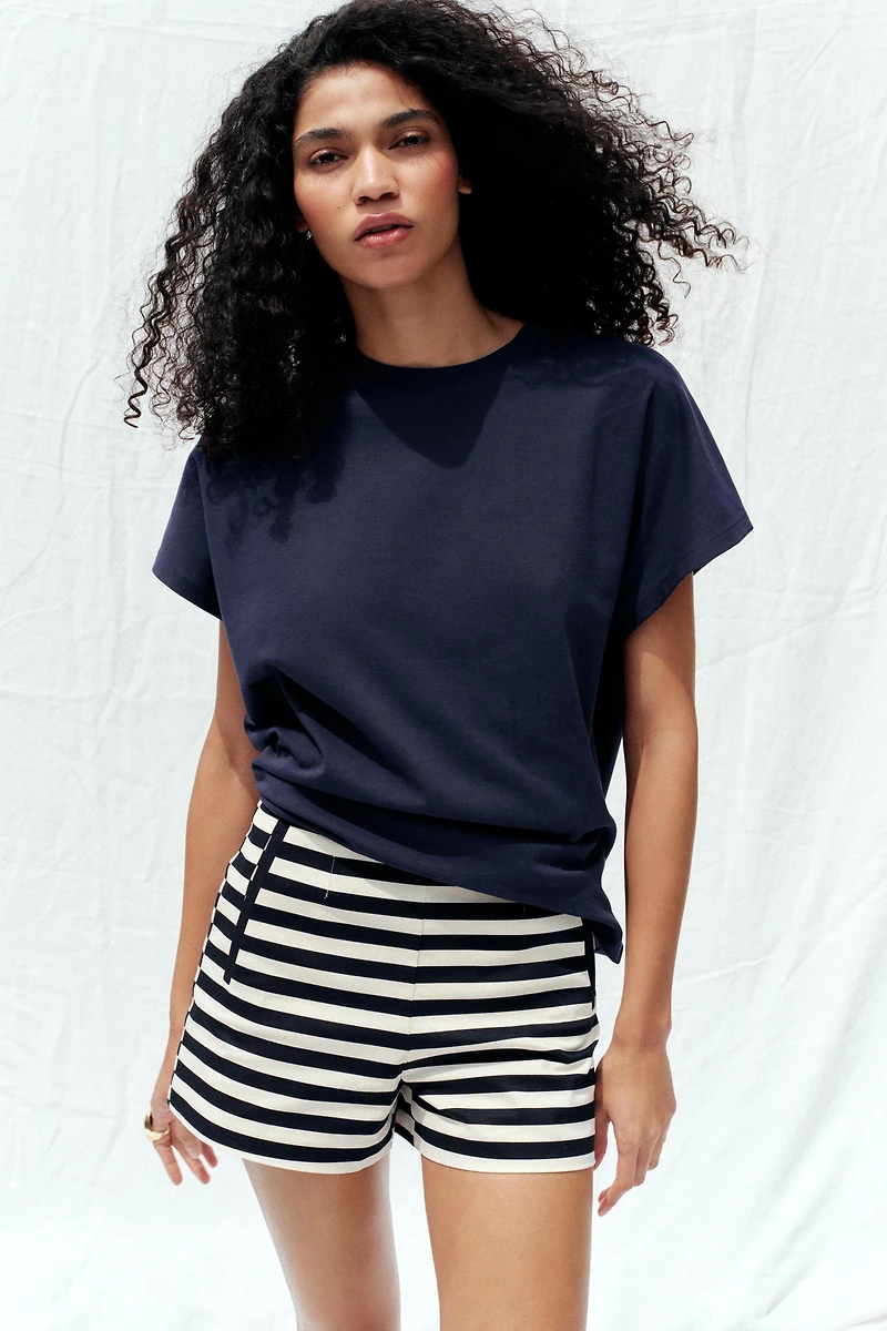 DROP SHOULDER T-SHIRT