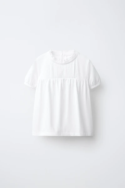 ROMANTIC PINTUCK AND LACE APPLIQUÉ TOP