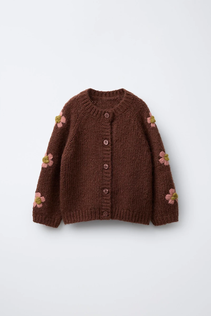 GILET EN MAILLE À FLEURS BRODÉES