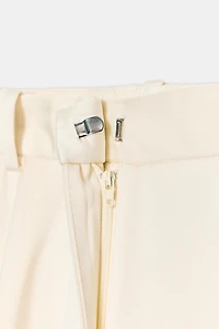PLEATED STRAIGHT LEG PANTS