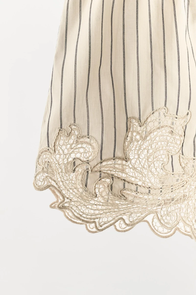 EMBROIDERED LACE STRIPED SHORTS