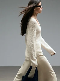 Pull maille ajourée col en V