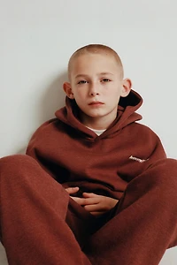 HOODIE AND JOGGER PANTS SET WITH TEXT PRINT