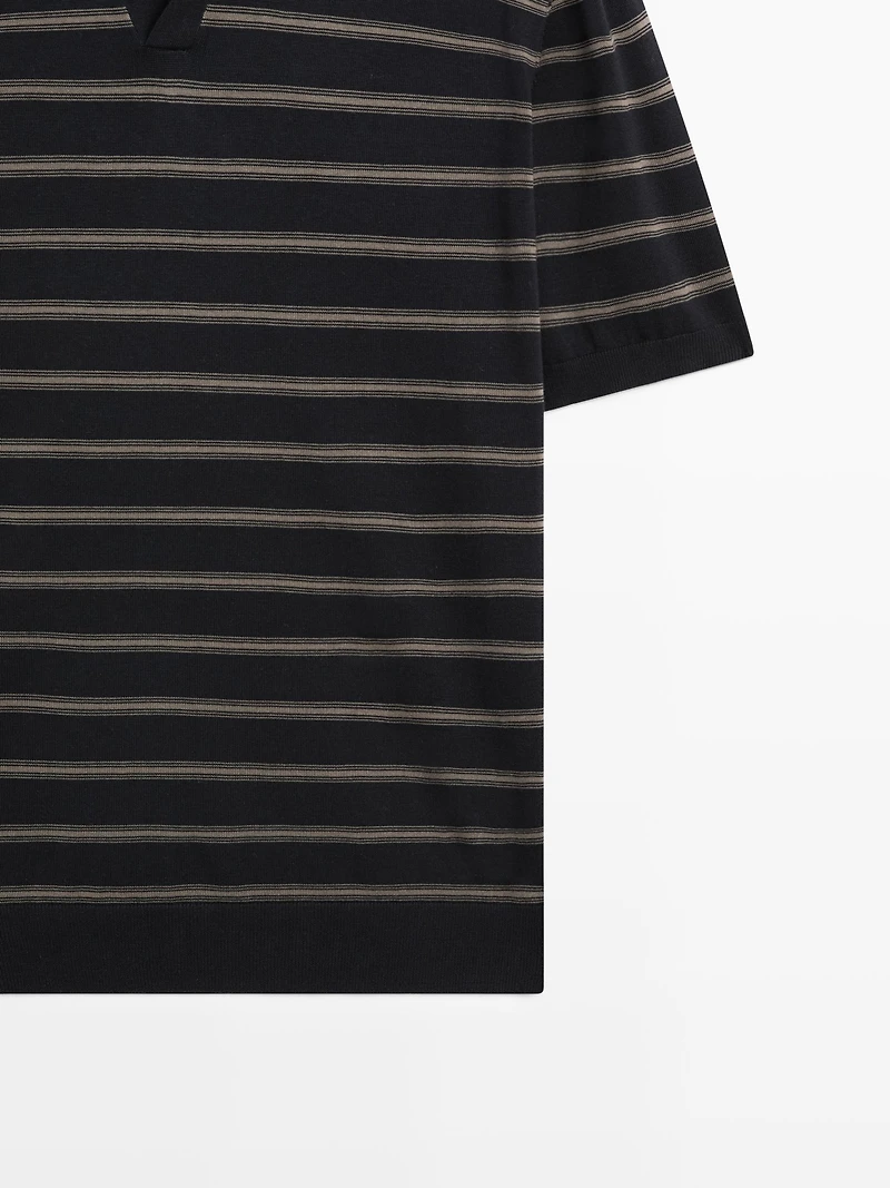 Polo en maille rayée contrastante