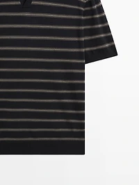 Polo en maille rayée contrastante