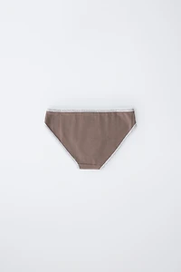 6- ANS/ LOT DE TROIS CULOTTES EN DENTELLE