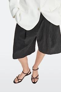 Leather low-heel sandals
