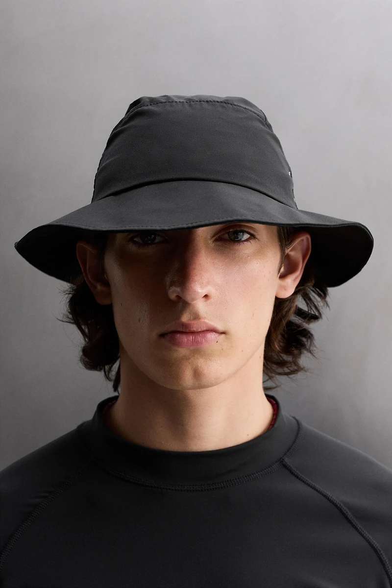 TECHNICAL BUCKET HAT