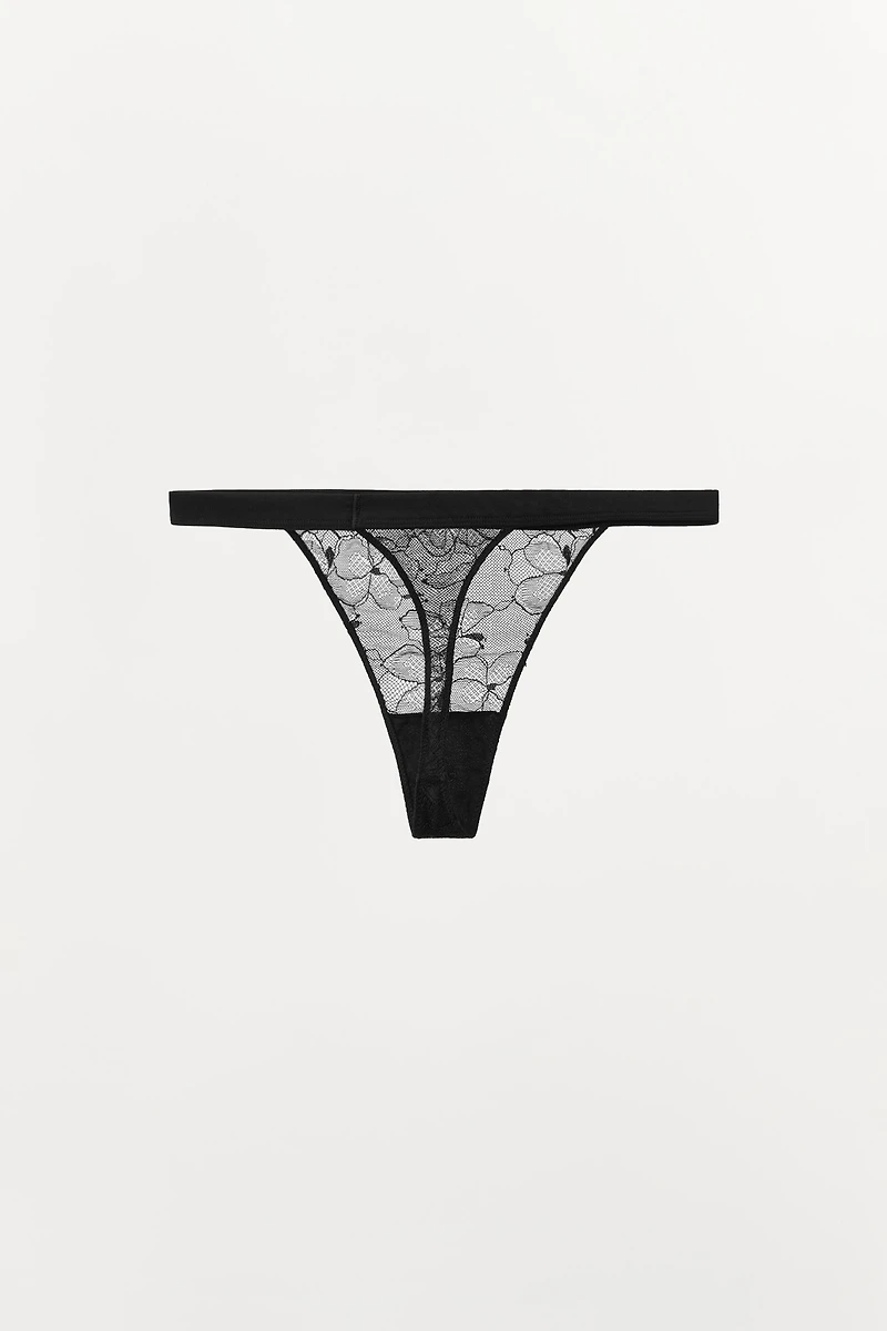 TANGA EN DENTELLE