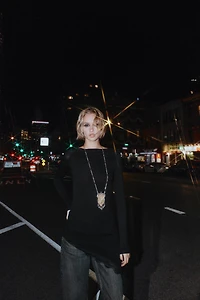 ASYMMETRIC HEM LACE T-SHIRT