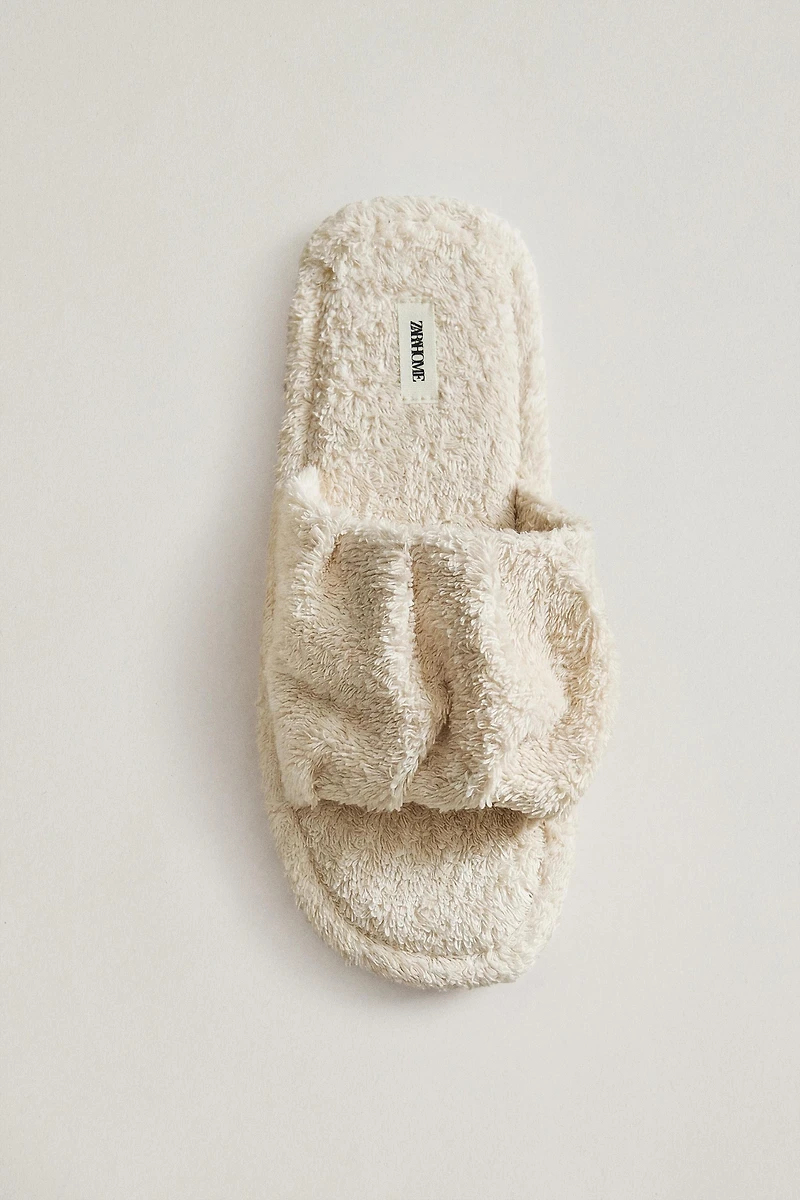 PLEATED TERRYCLOTH BATHROOM SLIDERS