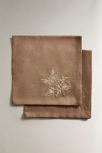 LOT DE SERVIETTES DE TABLE FLEUR BRODÉE (LOT DE 2)
