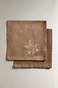 SET OF EMBROIDERED FLOWER NAPKINS (SET OF 2)
