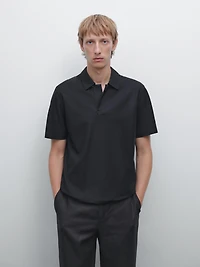 Polo texturé bouton dissimulé