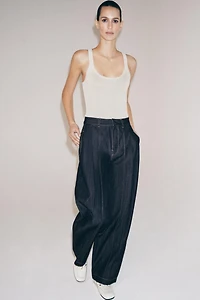 TOP EN MAILLE FINE SANS MANCHES