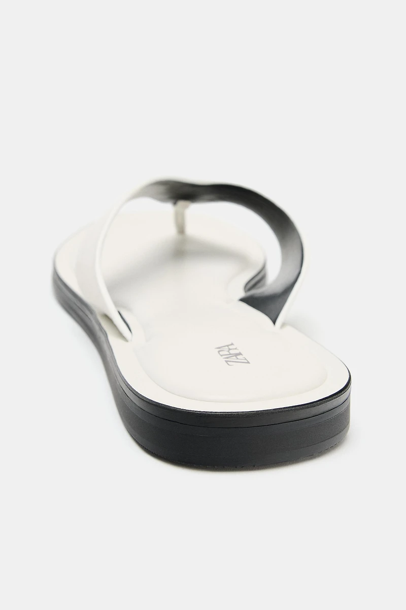 SANDALES PLATES EN CUIR
