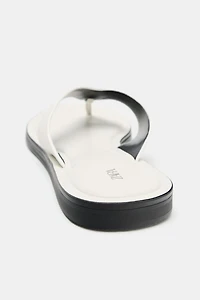 SANDALES PLATES EN CUIR
