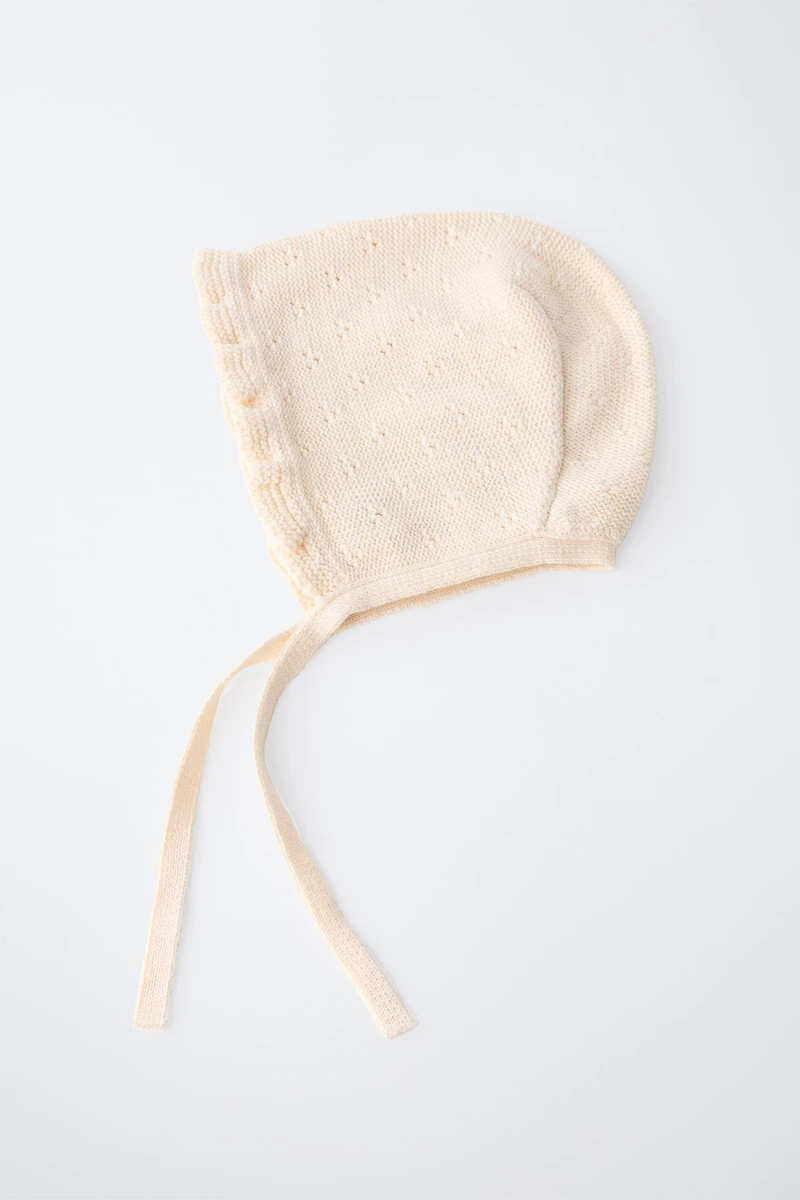 EMBROIDERED FLOWER KNIT BONNET