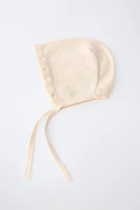 EMBROIDERED FLOWER KNIT BONNET