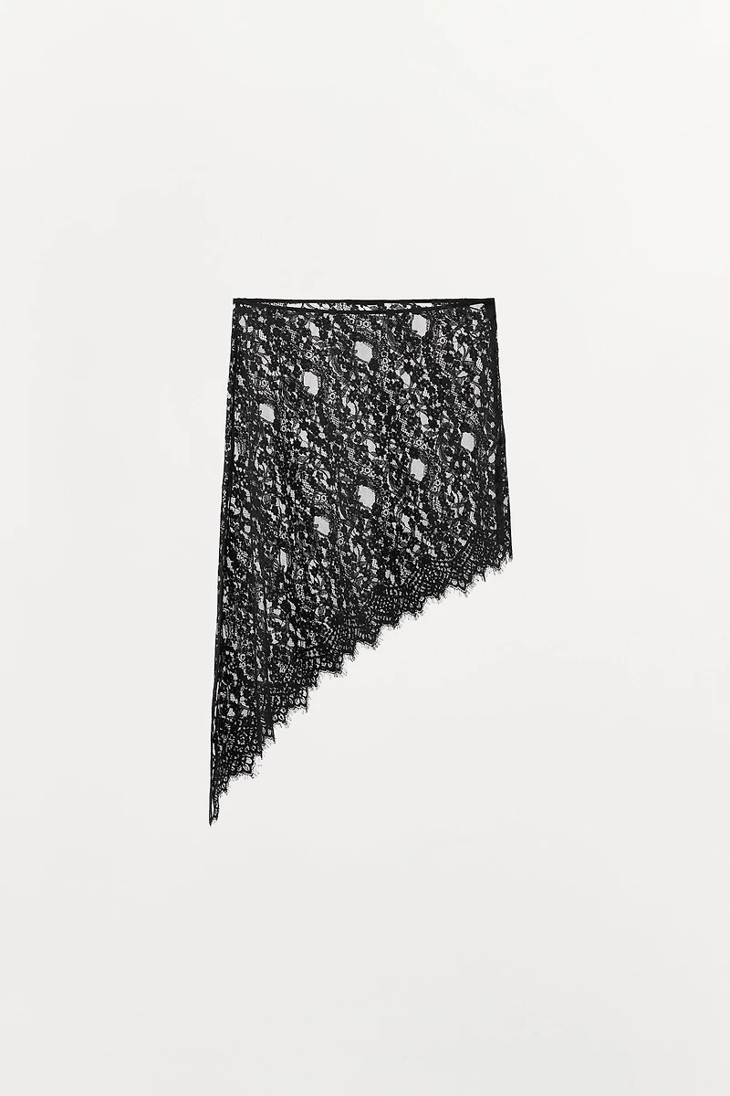JUPE MI-LONGUE EN DENTELLE ASYMÉTRIQUE