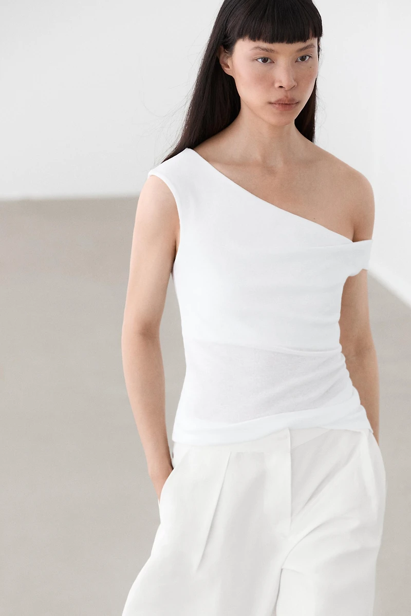 Asymmetric off-the-shoulder top