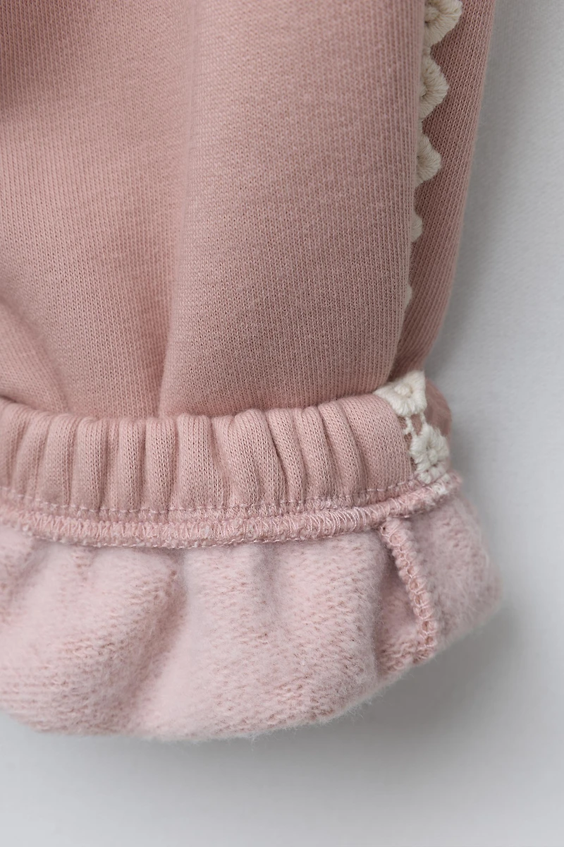 PANTALON DE JOGGING EN DENTELLE À FLEURS