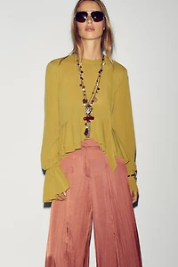 FLOWY RUFFLED BLOUSE