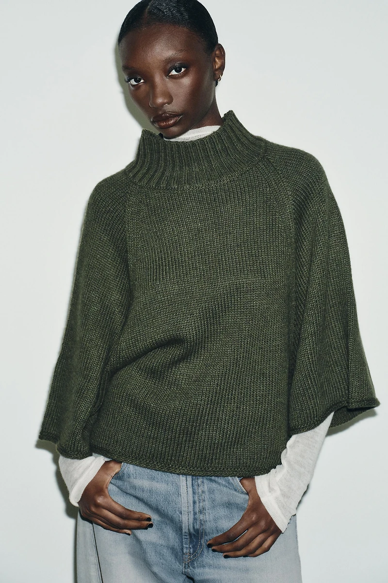 PULL CAPE EN MAILLE