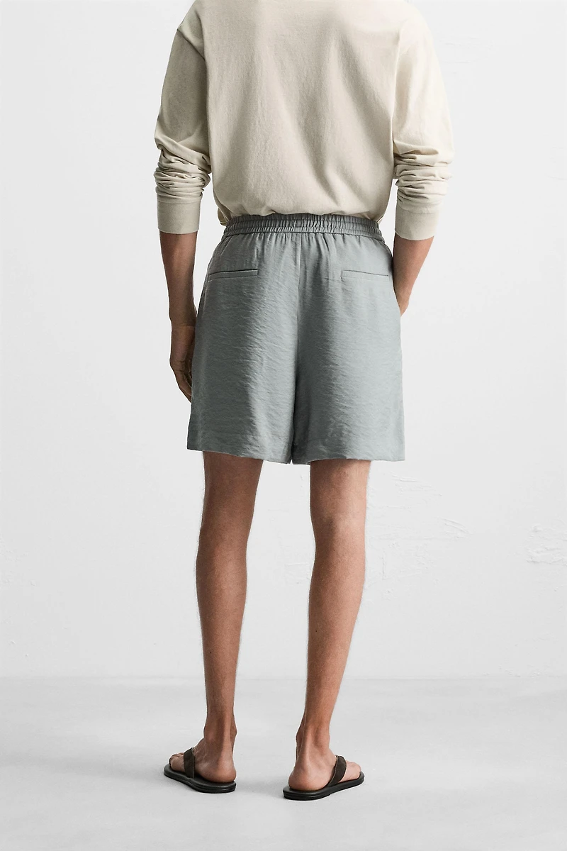 FLOWY RELAXED FIT BERMUDA SHORTS