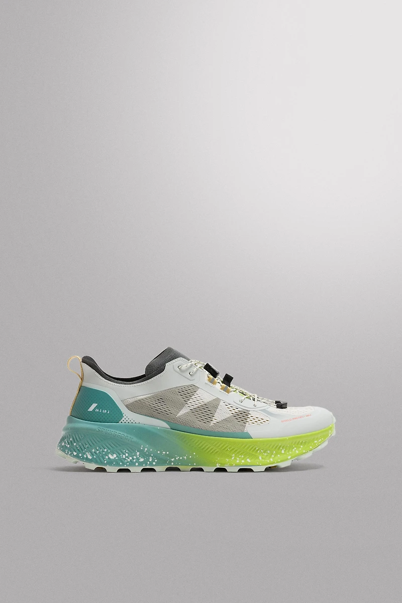 RUNNING SNEAKERS