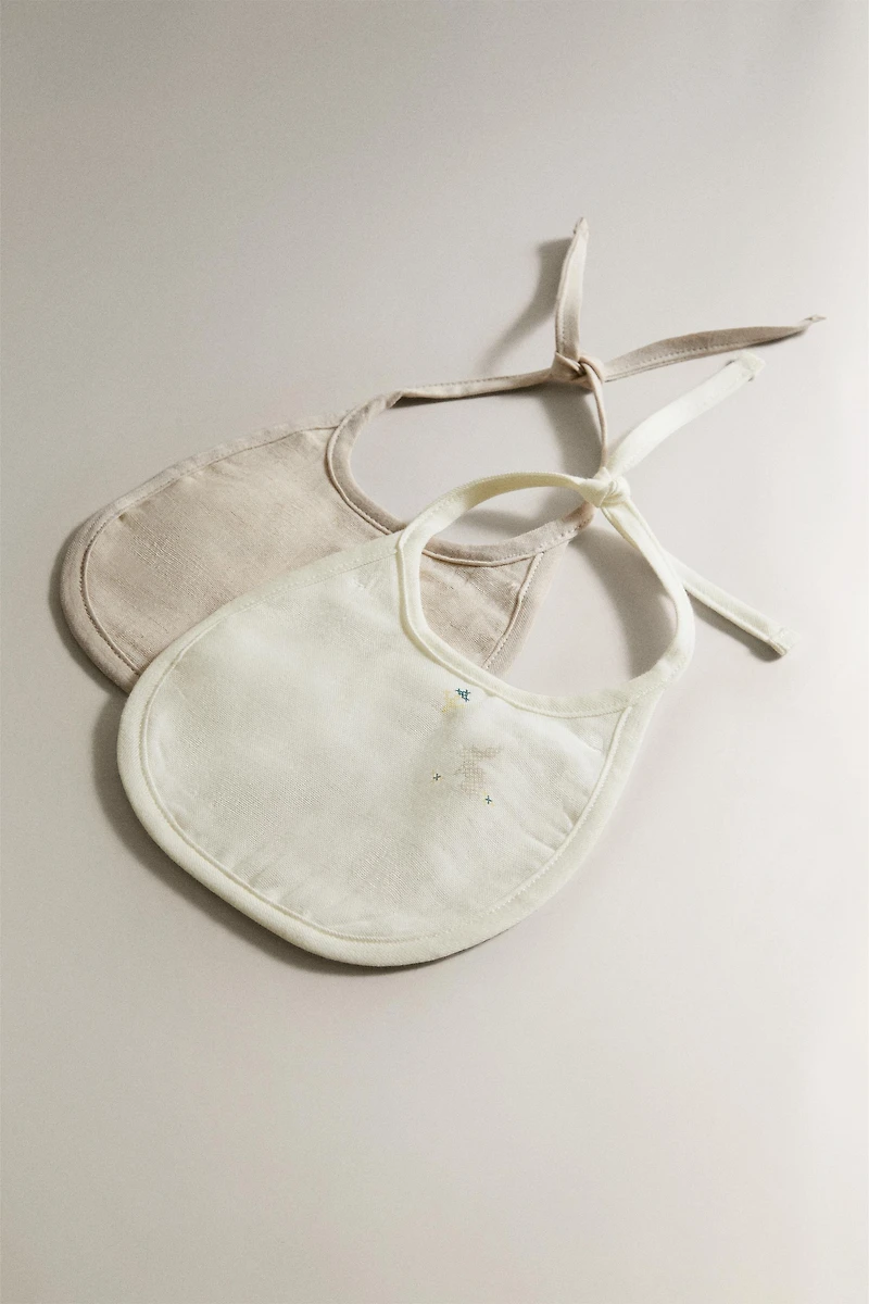BABY EMBROIDERED BIBS (PACK OF 2)