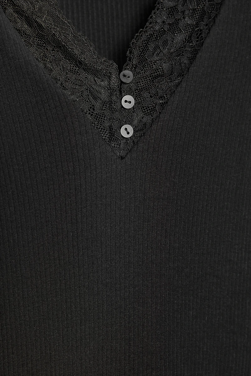 RIBBED LACE T-SHIRT