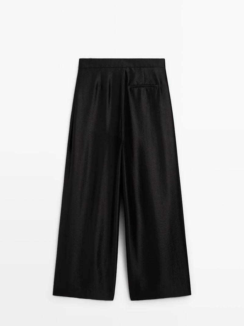 Wide-leg voluminous trousers with darts
