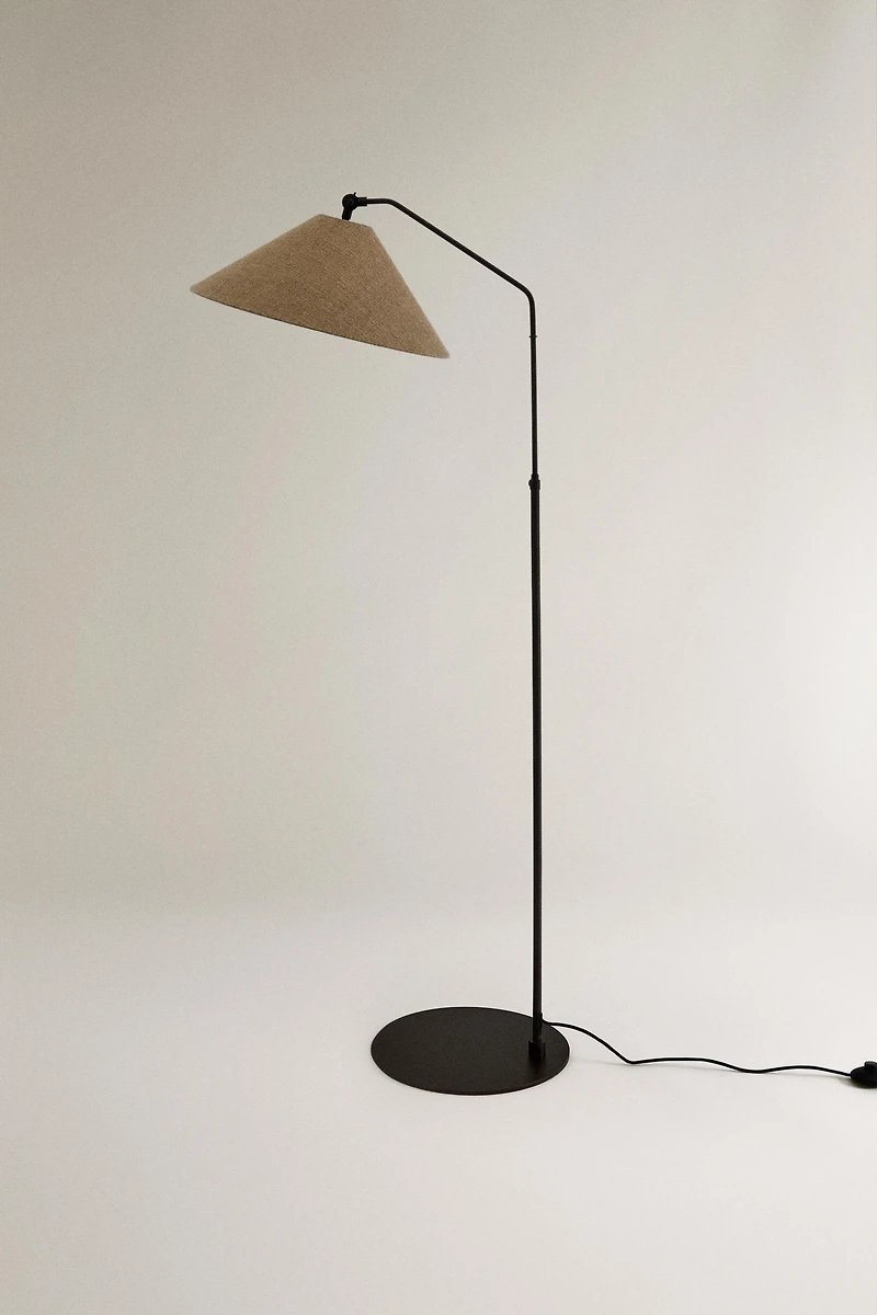 METAL FLOOR LAMP