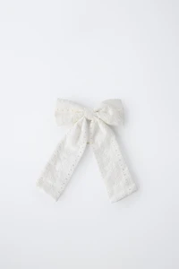 CUT-OUT BOW ELASTIC AND CLIP