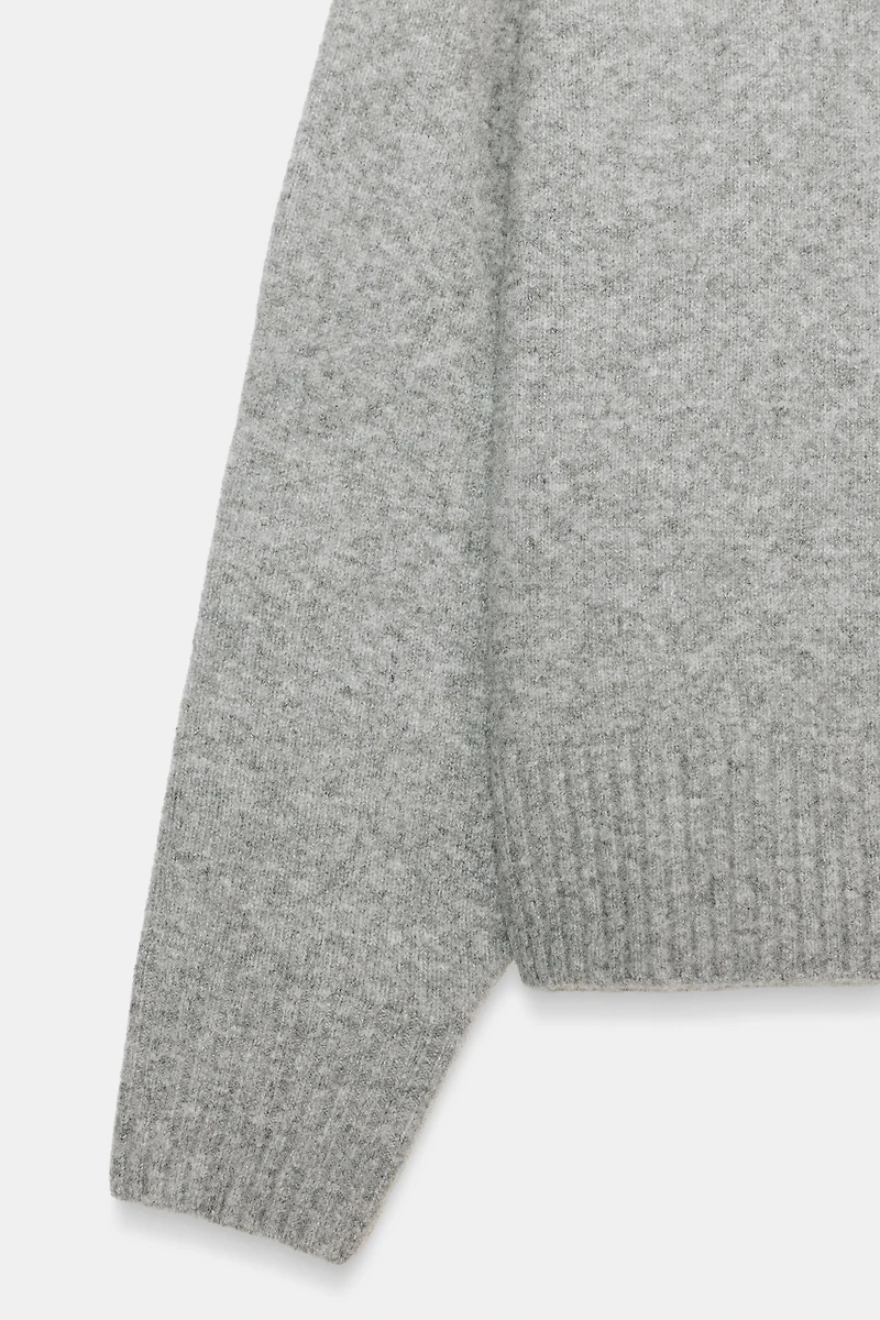 SOFT BASIC KNIT SWEATER
