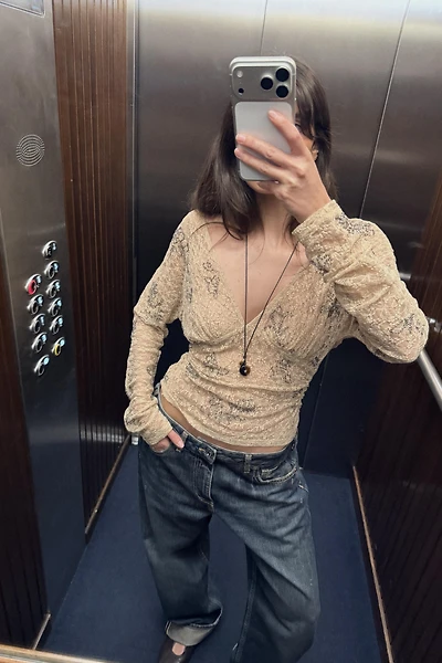 TOP BRODÉ AVEC FANTAISIE