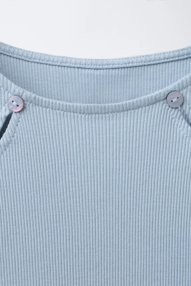 RIBBED BUTTON T-SHIRT