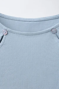 RIBBED BUTTON T-SHIRT