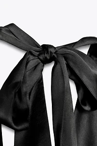 HALTER SATIN EFFECT TOP
