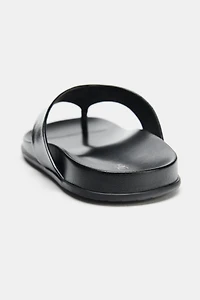 LEATHER STRAPPY SANDALS