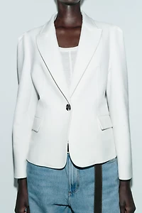 VESTE AJUSTÉE ÉPAULES MARQUÉES