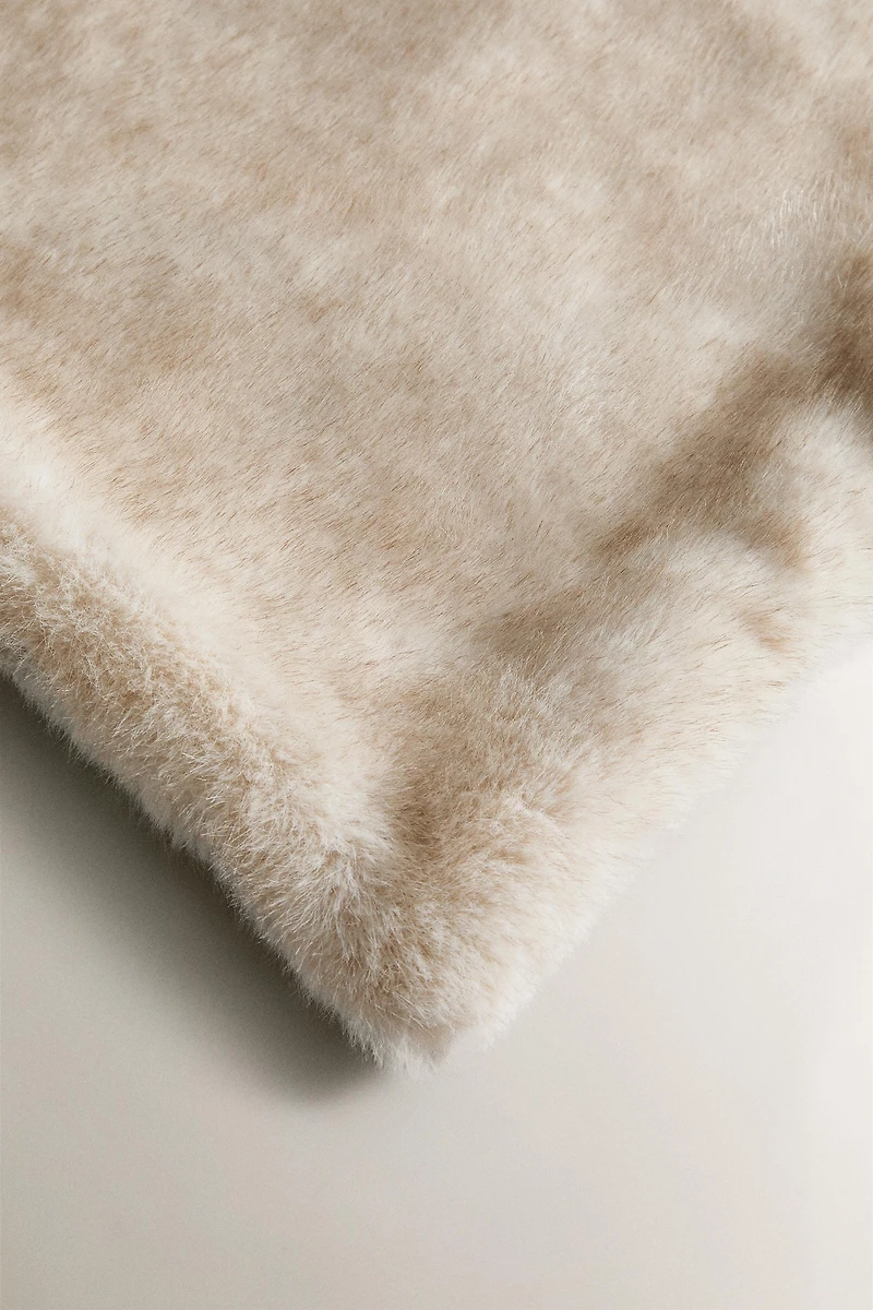 DOUBLE-SIDED FAUX FUR BLANKET