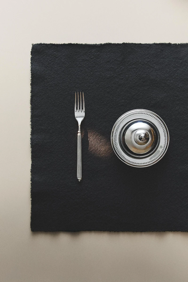 LINEN PLACEMAT WITH FRAYED EDGE