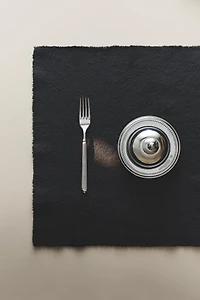 LINEN PLACEMAT WITH FRAYED EDGE